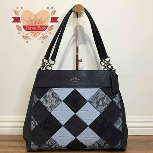 Coach Handbags - ⬛️Coach Leather 3 Compartment Purse⬛️